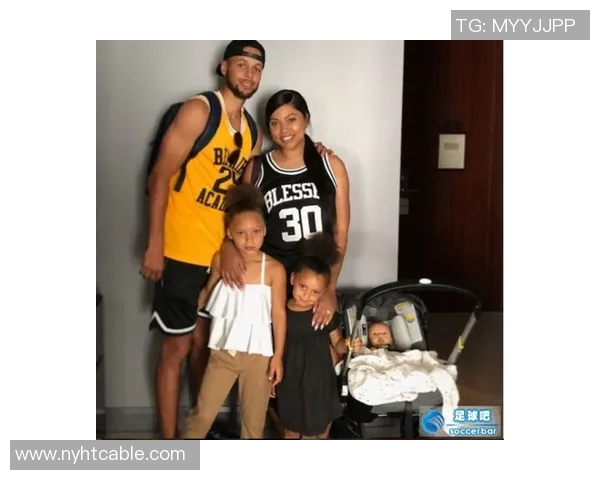 足球明星的家庭生活揭秘：绿茵场之外的温馨日常与独特趣味